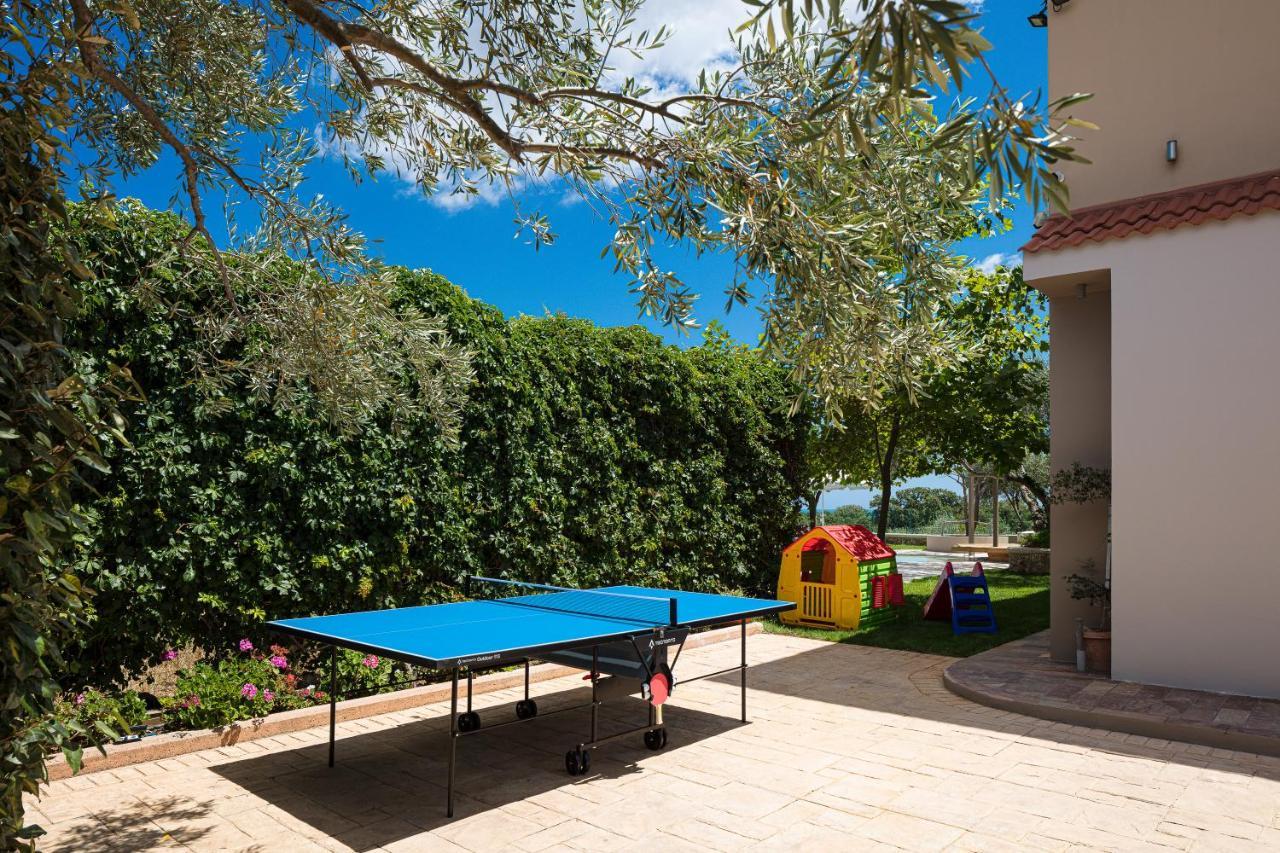 Thetree Villa, With Heated Pool & Spa Whirlpool Gállos المظهر الخارجي الصورة
