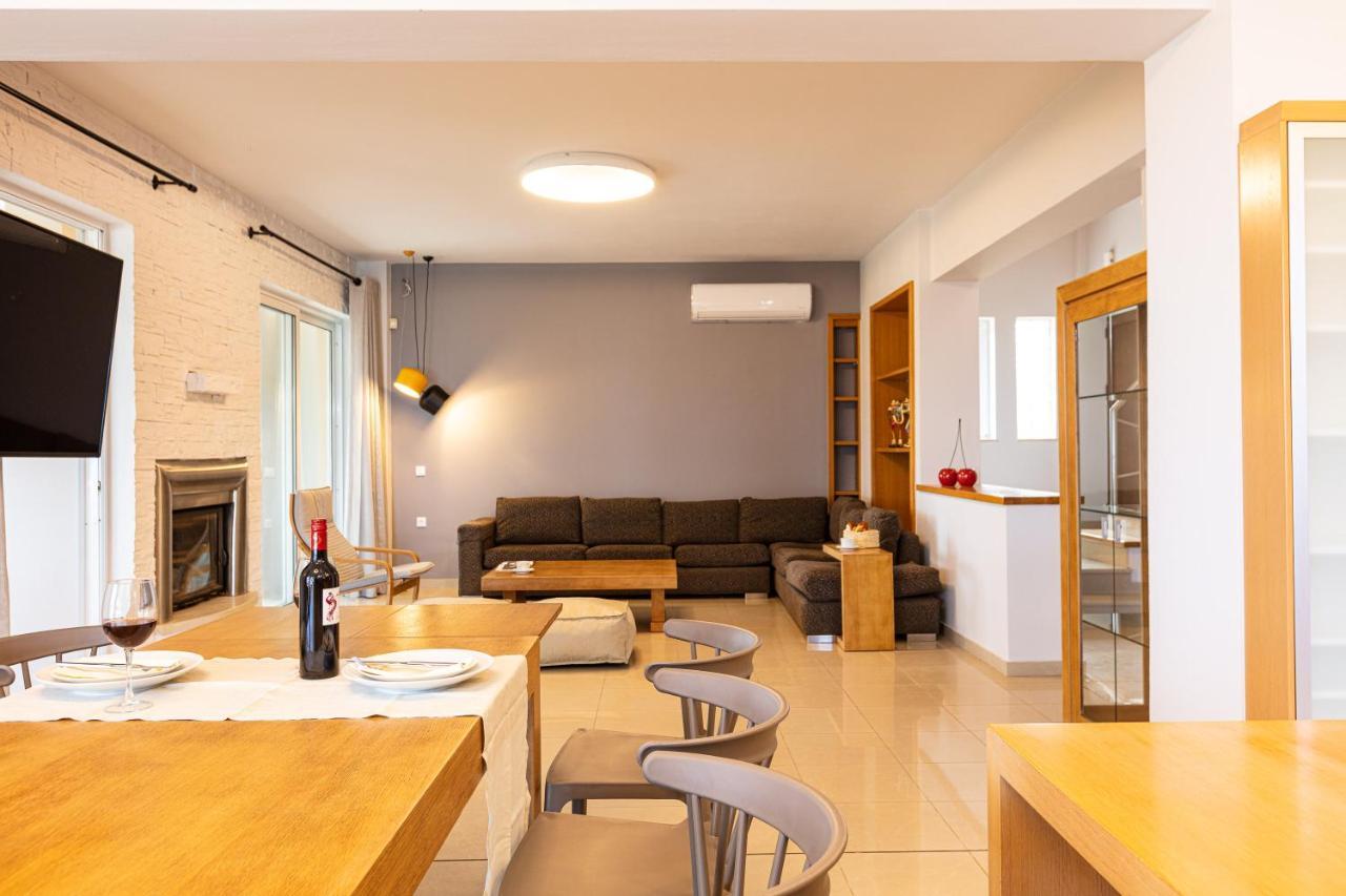 Thetree Villa, With Heated Pool & Spa Whirlpool Gállos المظهر الخارجي الصورة