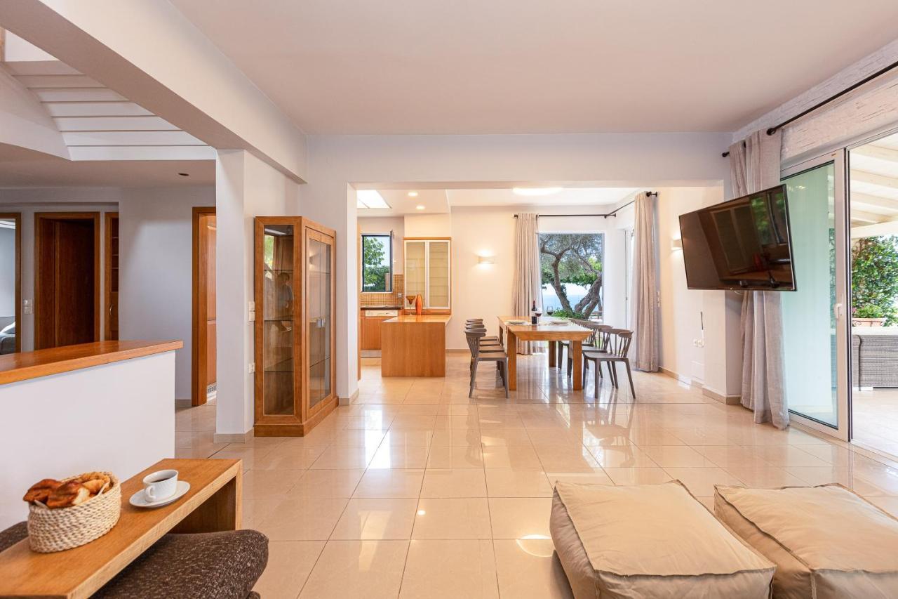 Thetree Villa, With Heated Pool & Spa Whirlpool Gállos المظهر الخارجي الصورة