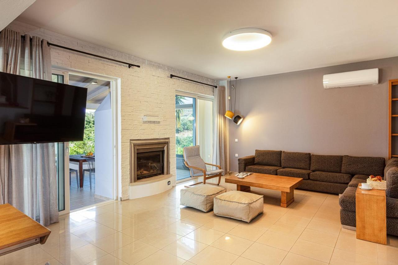 Thetree Villa, With Heated Pool & Spa Whirlpool Gállos المظهر الخارجي الصورة