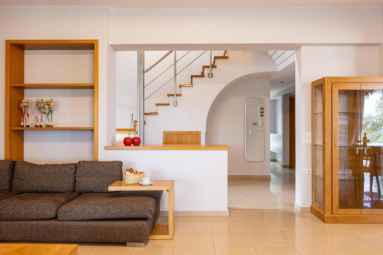 Thetree Villa, With Heated Pool & Spa Whirlpool Gállos المظهر الخارجي الصورة
