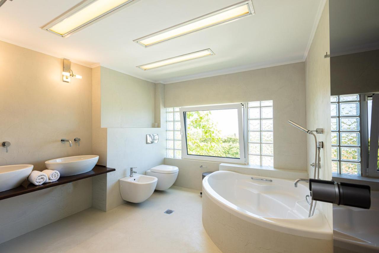 Thetree Villa, With Heated Pool & Spa Whirlpool Gállos المظهر الخارجي الصورة