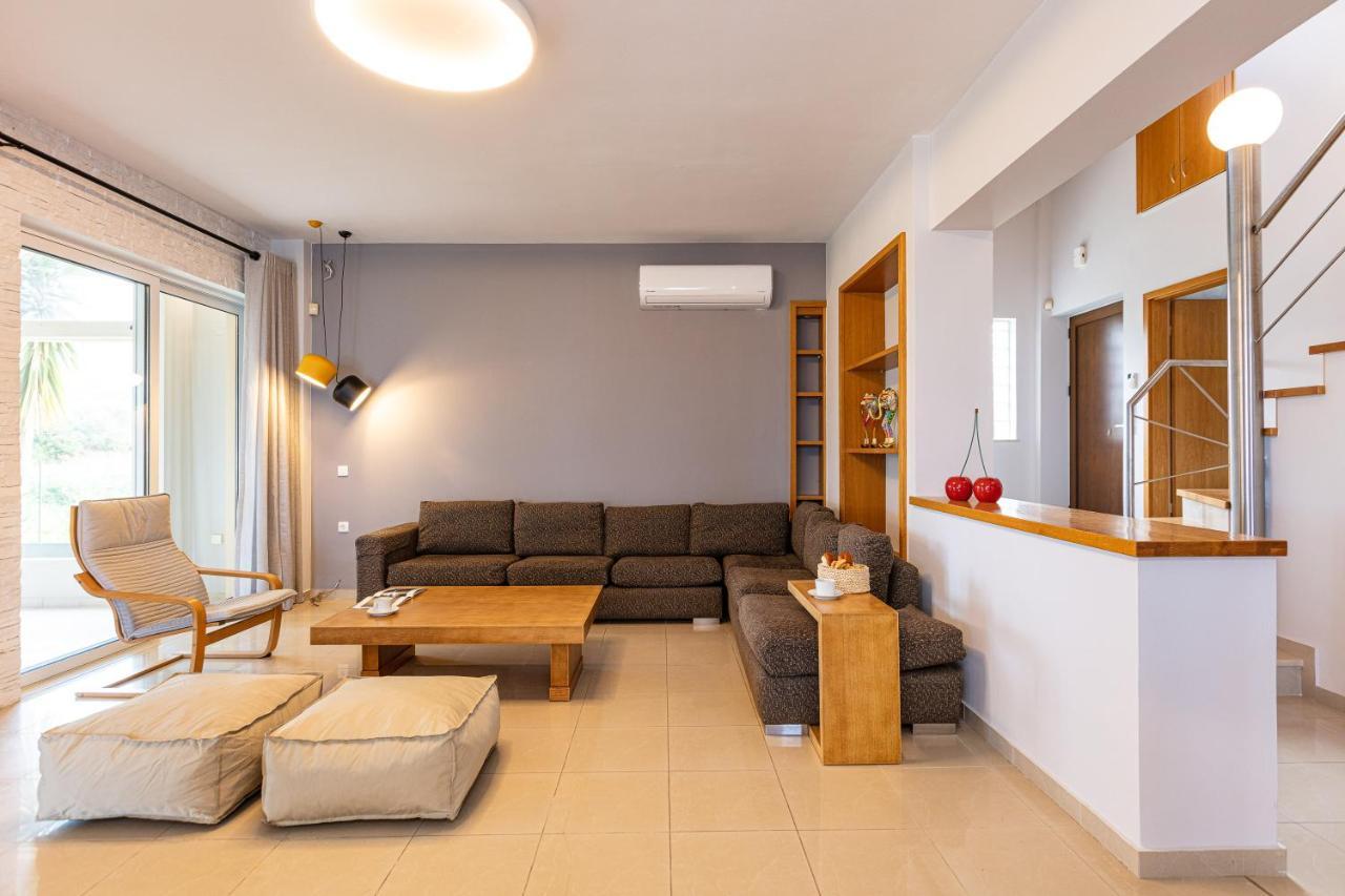Thetree Villa, With Heated Pool & Spa Whirlpool Gállos المظهر الخارجي الصورة