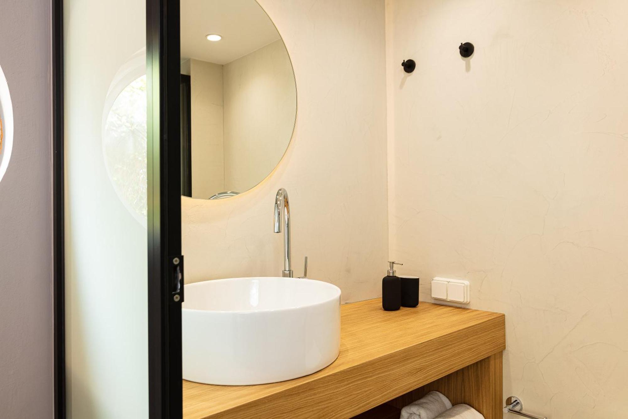 Thetree Villa, With Heated Pool & Spa Whirlpool Gállos المظهر الخارجي الصورة