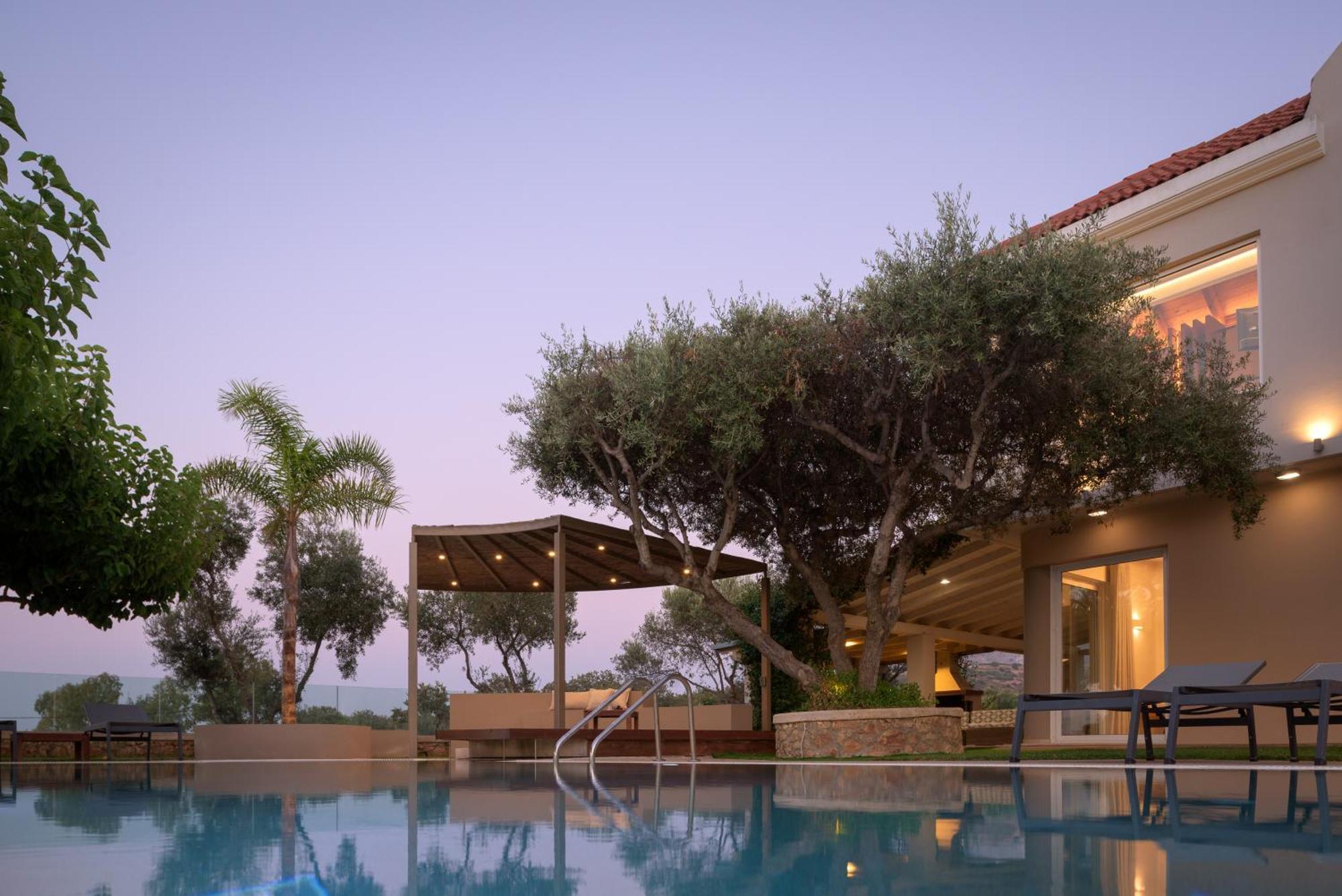 Thetree Villa, With Heated Pool & Spa Whirlpool Gállos المظهر الخارجي الصورة